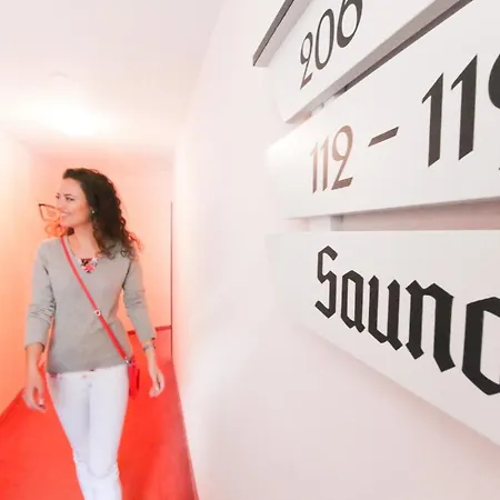 布特斯豪斯厄布格米赫特酒店 3*