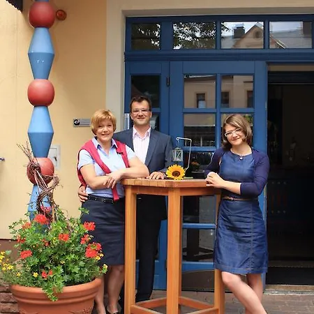 Hotell Erbgericht Buntes Haus 3*